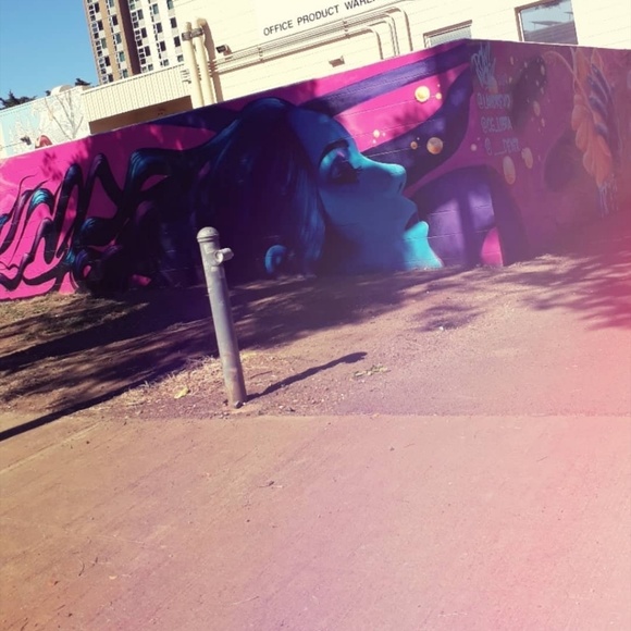 💄💕Meet your Poshers, Mei & Cassia💕👠🕶 - Picture 5 of 8